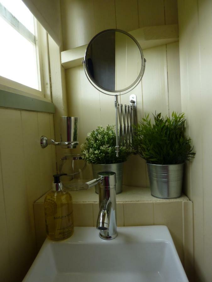 The Buteland Stop Rosie Off Grid Shepherds Hut ベリングハム エクステリア 写真